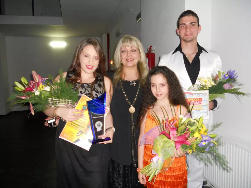 EXCLUSIV/ Viorela Filip și soțul său au sărbătorit nunta de argint! ”Fericirea are chipul tău” a fost melodia pe care i-a dedicat-o profesorului Bârlădeanu