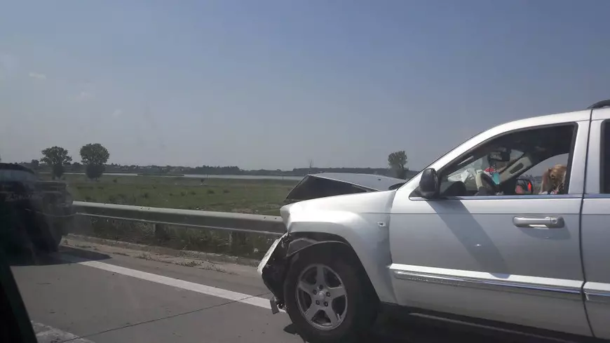 România, bară la bară! Accident în lanț pe Autostrada Soarelui, cozi nesfârșite pe DN 1 și în vămi