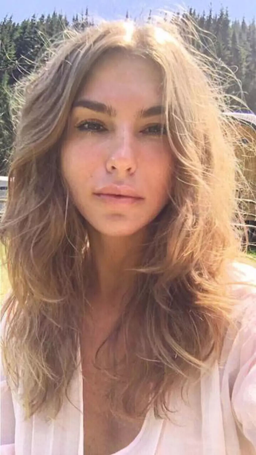 Corina Bud s-a pozat nemachiată. A avut curajul să facă imaginea publică. “Ce apariție. Nu mă așteptam”