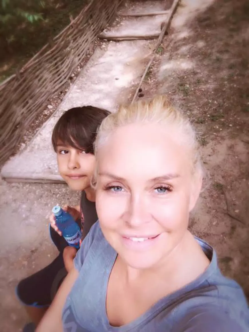 Vica Blochina și fiul ei se relaxează la Sinaia. Ce mare a crescut Edan