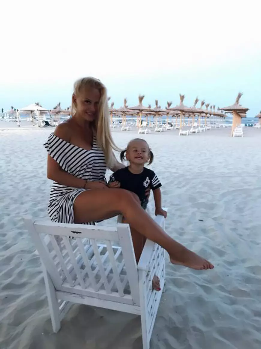 Fetița Andei Adam a crescut. Evelin are aproape 2 ani și seamănă perfect cu mama ei