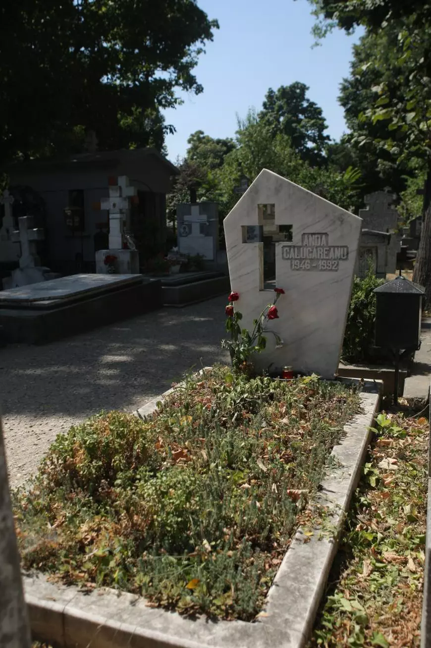 FOTO EXCLUSIV/ 25 de ani de la moartea Andei Călugăreanu. Ce s-a întâmplat la mormântul regretatei artiste| FOTO