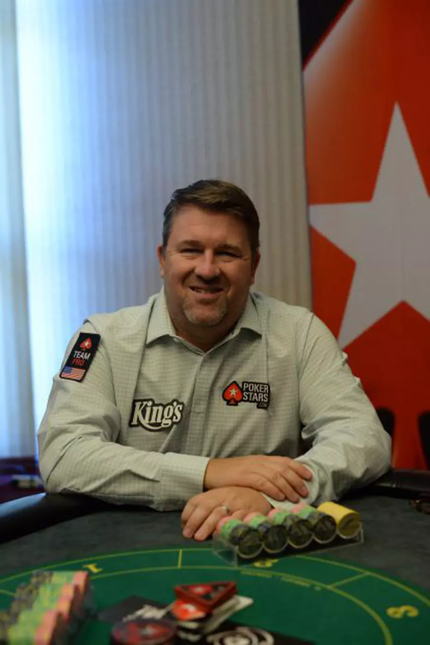 2.000 de români trăiesc din poker. Stau câte 10-12 ore la laptop și produc până la 10.000 de euro pe lună / GALERIE FOTO