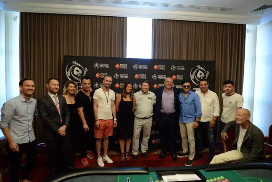2.000 de români trăiesc din poker. Stau câte 10-12 ore la laptop și produc până la 10.000 de euro pe lună / GALERIE FOTO