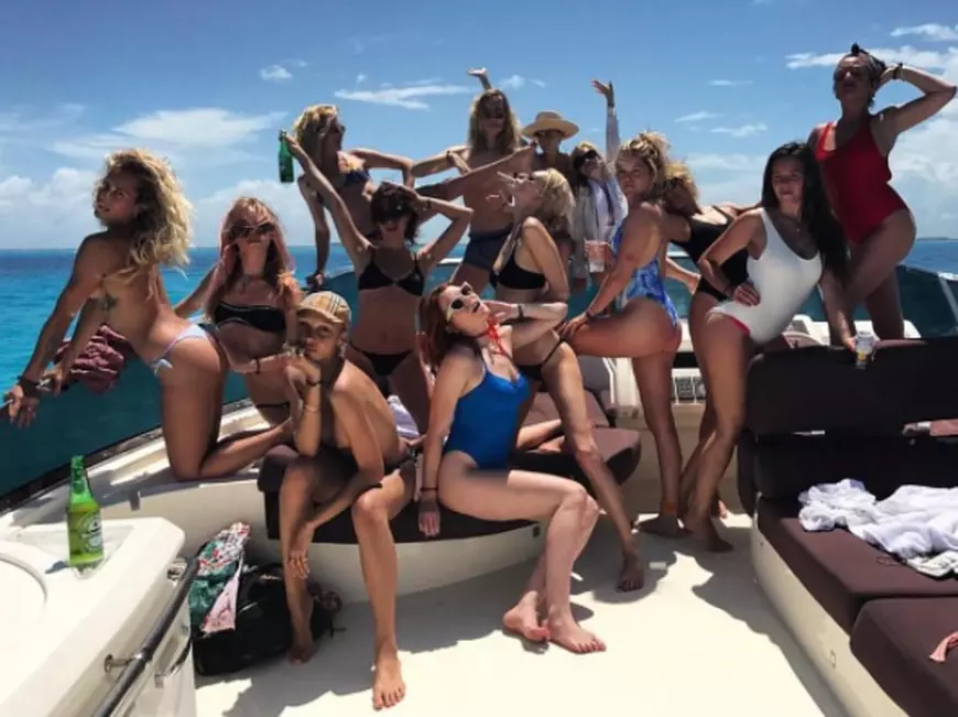 Supermodelul Cara Delevigne, aniversare în Mexic alături de colegele de breaslă