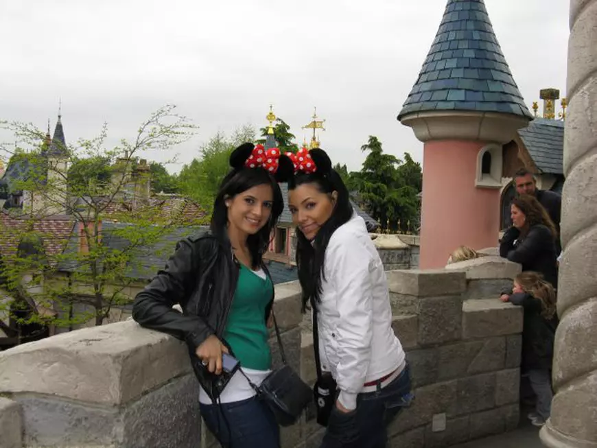Corina Caragea și Ramona Păun la Disneyland