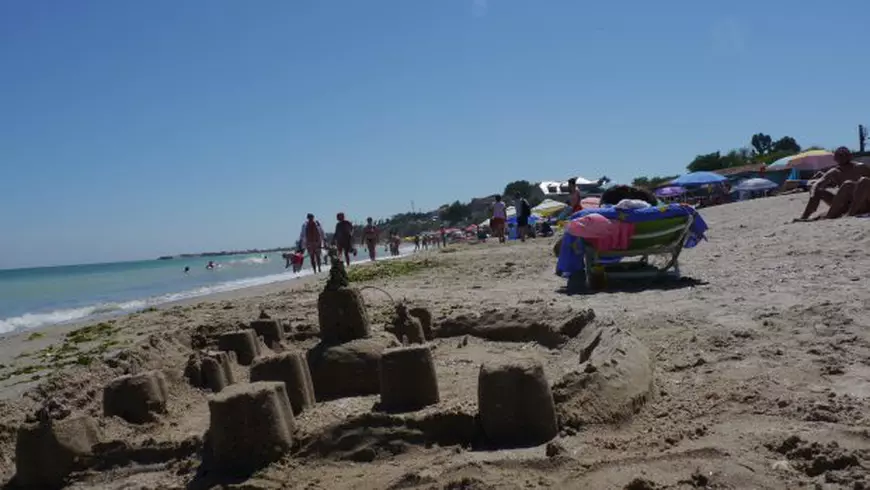 REPORTAJ. 2 Mai, ultima plajă bastion a familiei tradiționale de pe litoralul românesc / GALERIE FOTO
