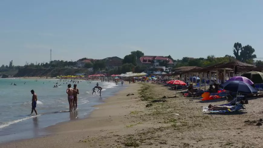 REPORTAJ. 2 Mai, ultima plajă bastion a familiei tradiționale de pe litoralul românesc / GALERIE FOTO