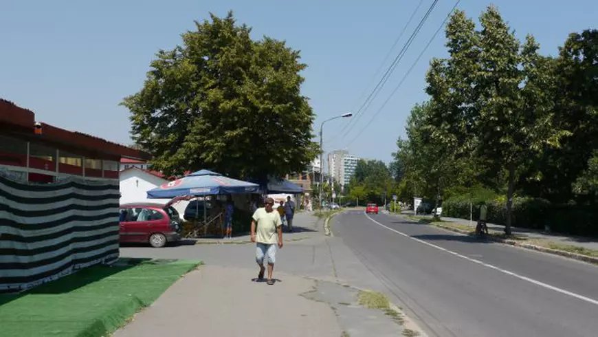 EXCLUSIV. Saturn, stațiunea aproape moartă. Hotelurile n-au mai văzut o vopsea de ani, magazinele au lacătele puse, la fel și multe dintre restaurante