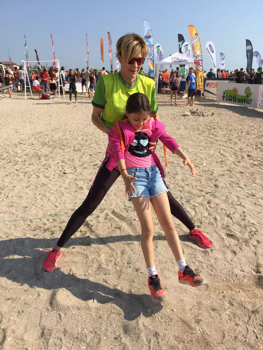 VIDEO EXCLUSIV/ Roxana Ciuhulescu își înscrie fiica la școala de muzică a lui Călin Goia