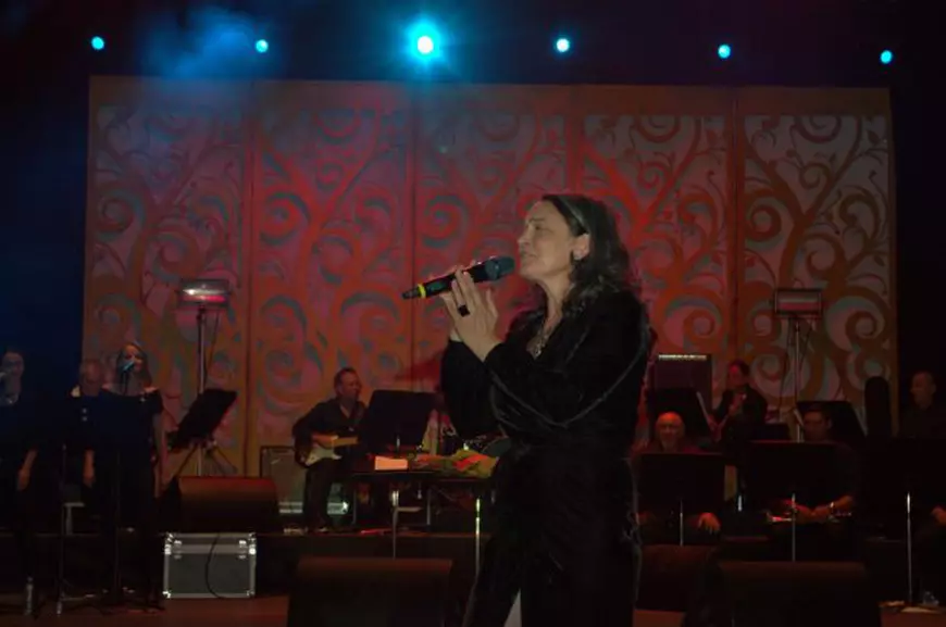 VIDEO EXCLUSIV/ Momente emoționante la Mamaia. Ileana Șipoteanu și fiica ei, Dumitrana, pentru prima oară pe scenă de la moartea lui Dumitru Lupu