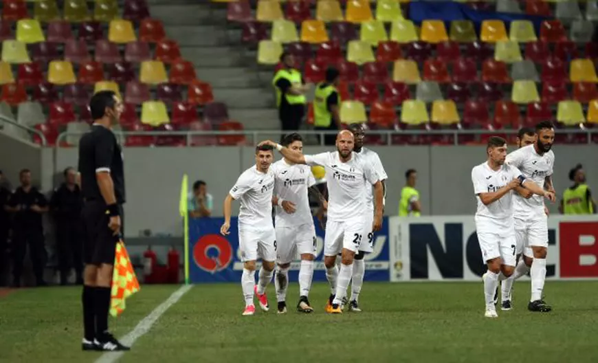 Liga 1, etapa a 6-a: FCSB - Astra 1-1. Conflict între Iordănescu şi Popescu. Teixeira, accidentat. Golofca, gol nevalidat. Gazonul, execrabil. Reacţii | FOTO & VIDEO