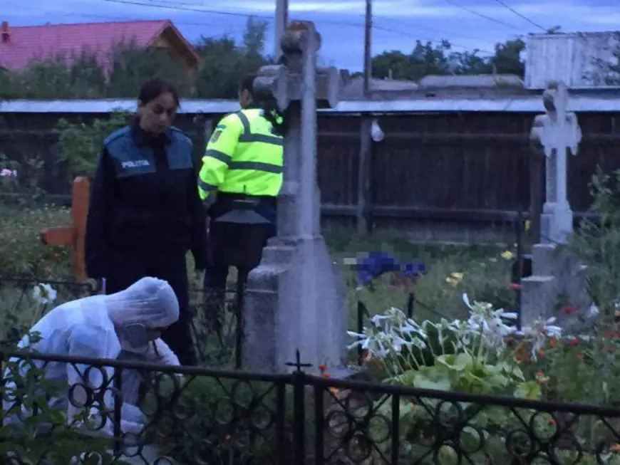 Bărbatul găsit mort în cimitir nu avea mai mult de 40-50 de ani | FOTO: tvmneamt.ro