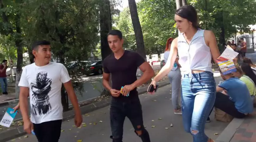 REPORTAJ/ Ce au facut elevii la proba de română! S-au cam încurcat la autori și au analizat ”Corola” lui Rebreanu!