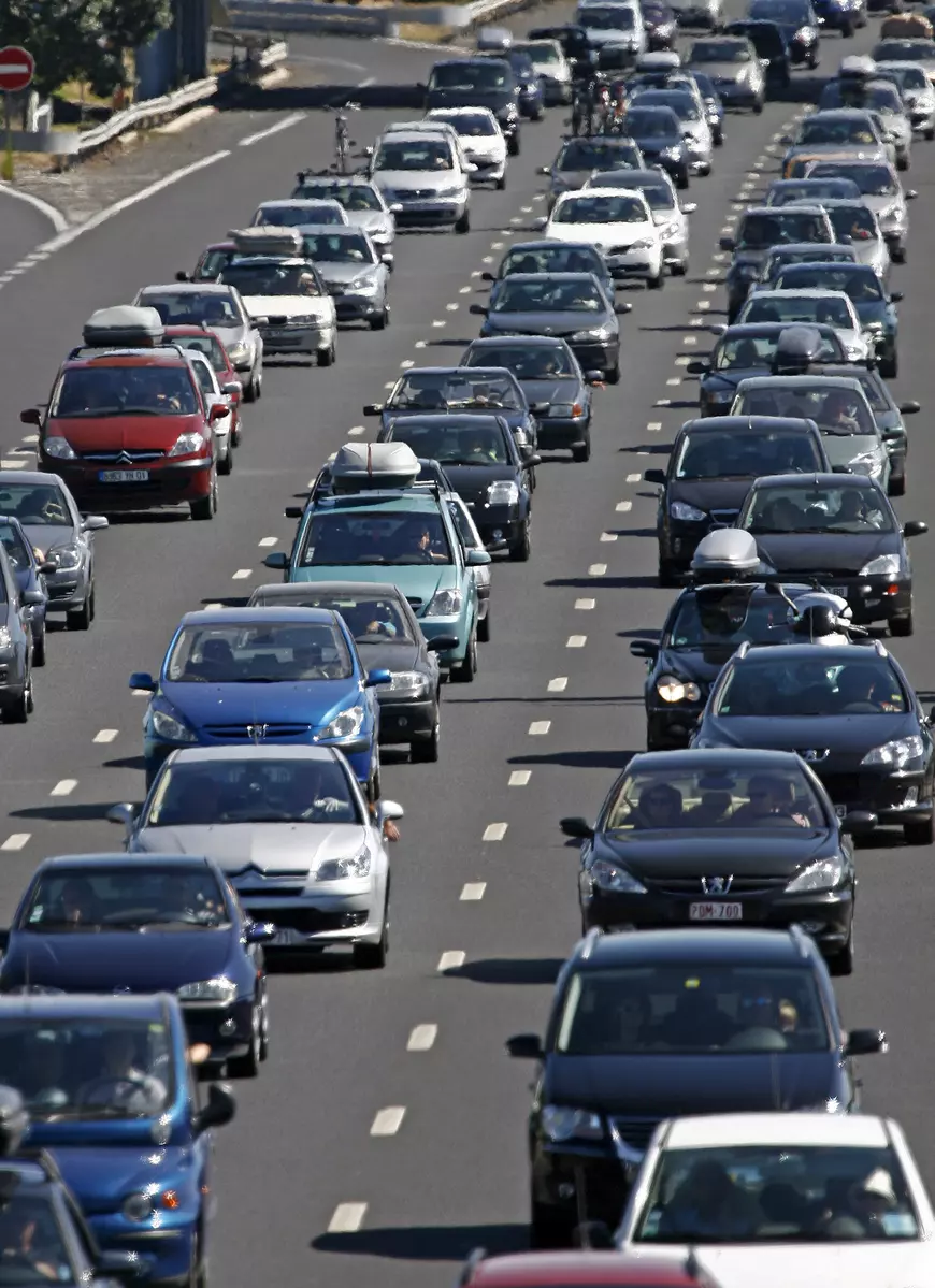 FOTO & VIDEO | Se întâmplă și în Occident. Șoferii străini pierd timp în trafic la fiecare minivacanță