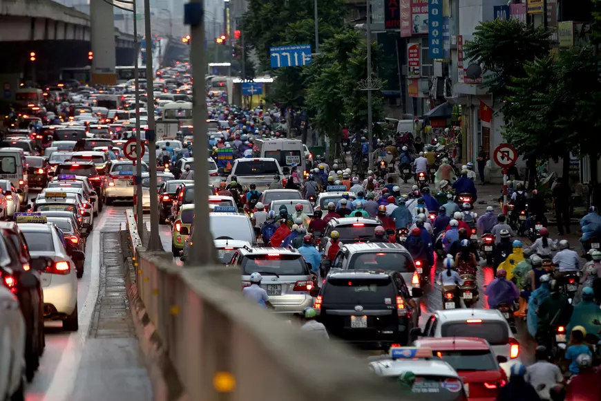 FOTO & VIDEO | Se întâmplă și în Occident. Șoferii străini pierd timp în trafic la fiecare minivacanță