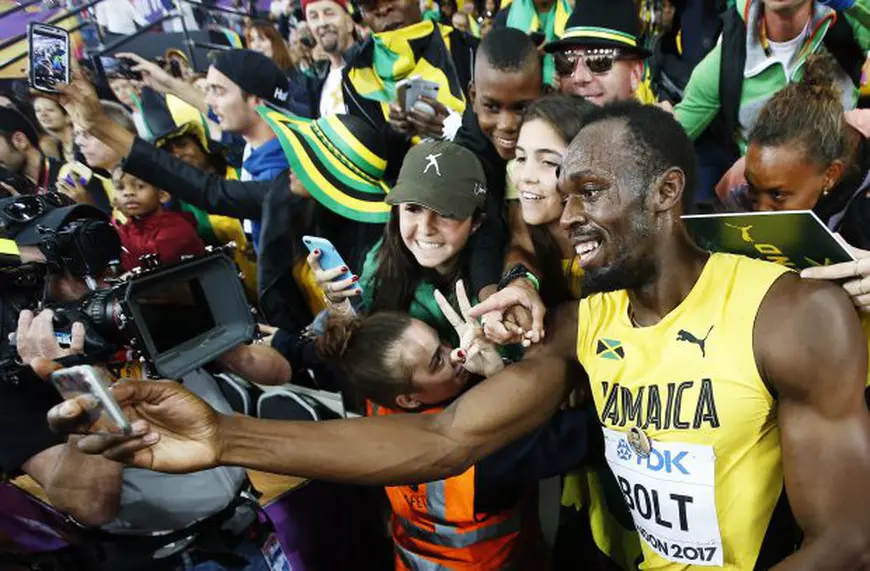 Usain Bolt, pe buzele și în inimile tuturor. Victoria lui Justin Gatlin parcă nici n-a fost, toți i se închină regelui! GALERIE FOTO