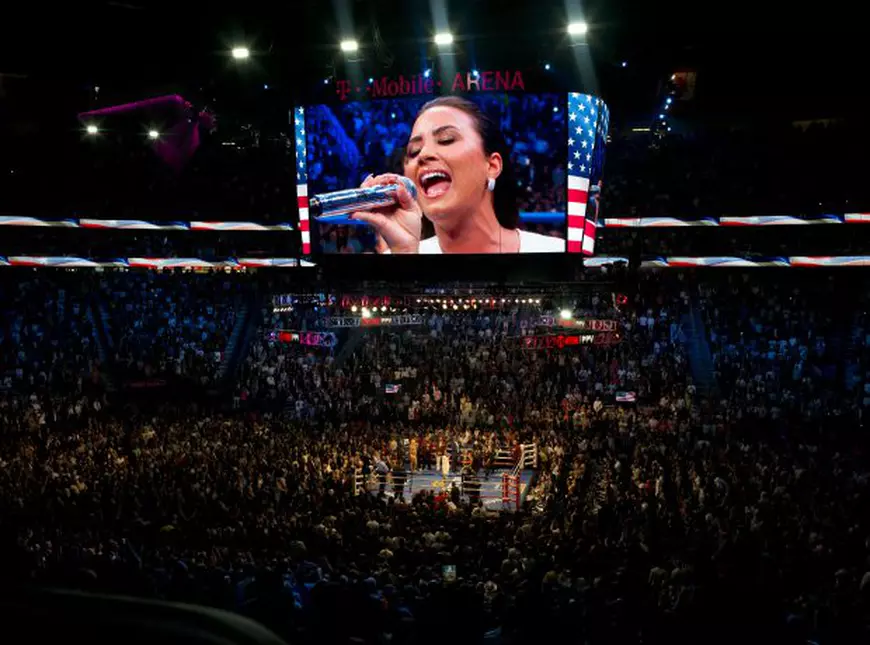 Totul despre meciul secolului, Mayweather vs McGregor. Lupta care a produs peste 1.000.000.000 $, o frecție ! Irlandezul a fost făcut KO în repriza a zecea. Floyd l-a menajat cât a putut! | LIVE&FOTO&VIDEO