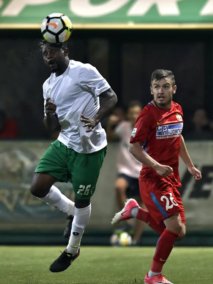 Patrice Feussi si Daniel Benzar in meciul de fotbal dintre Concordia Chiajna si FC Steaua Bucuresti, contand pentru Liga 1 Betano si desfasurat pe stadionul comunal Concordia in Chiajna, duminica 6 august 2017. Razvan Pasarica/SPORT PICTURES