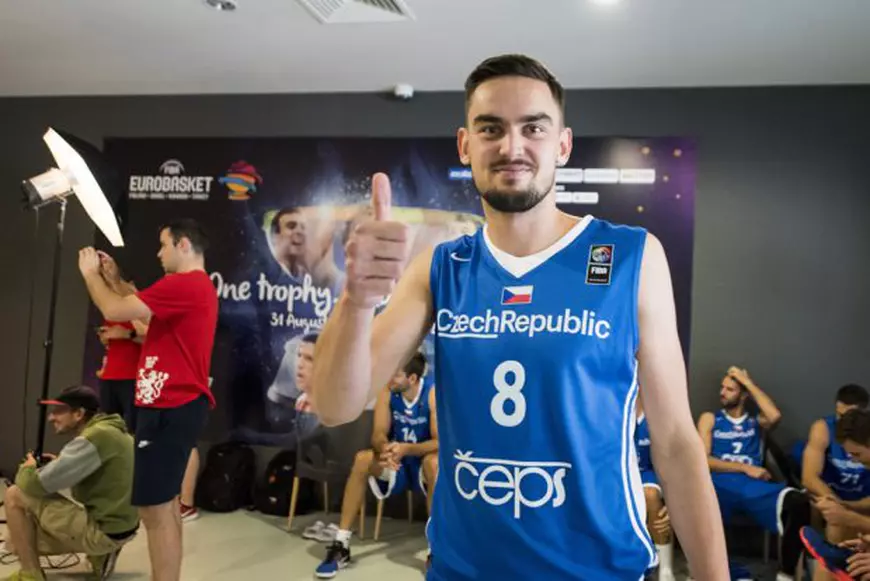 Baschetbalistul ceh Tomas Satoransky și-a făcut o idee despre România: proaspăta lui soție ar putea face un tur gastronomic în Ardeal! Socrul e critic de artă culinară!