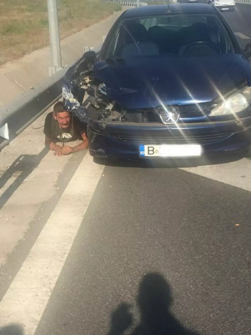 De frica polițiștilor, șoferul s-a băgat sub mașină!