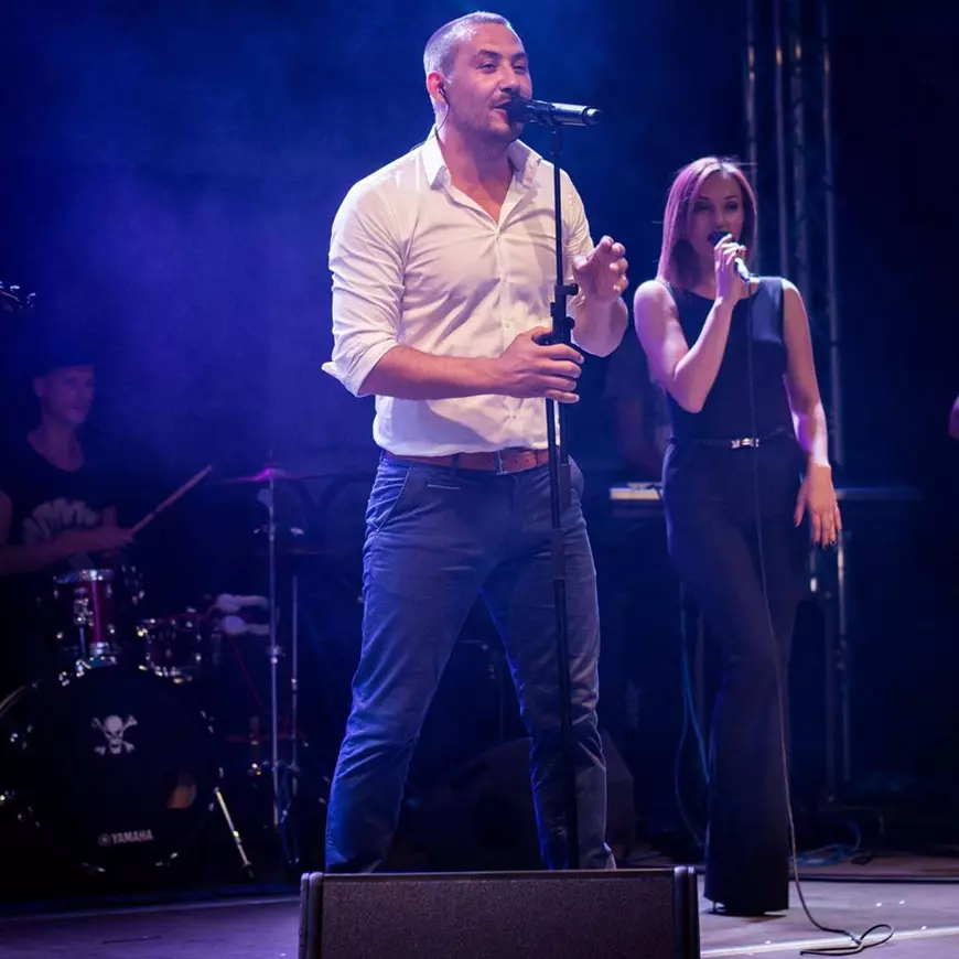 VIDEO / Ștefan Stan e ”spărgătorul de nunți”. Merge neinvitat la petreceri și începe să cânte