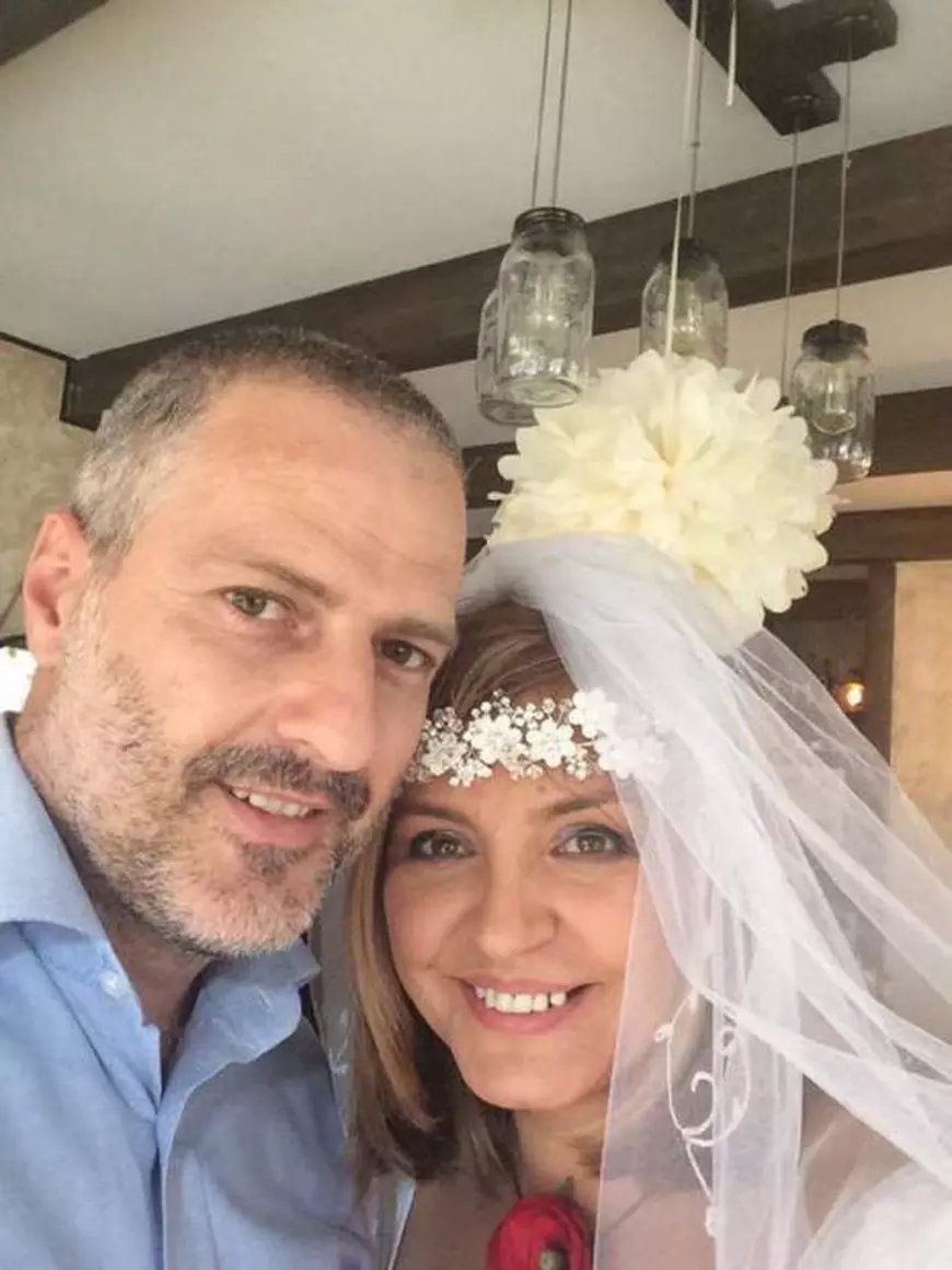 Camelia Spătaru, fosta știristă de la Pro tv, s-a căsătorit la aproape 50 de ani. Incredibil cum aratătat rochia de mireasă