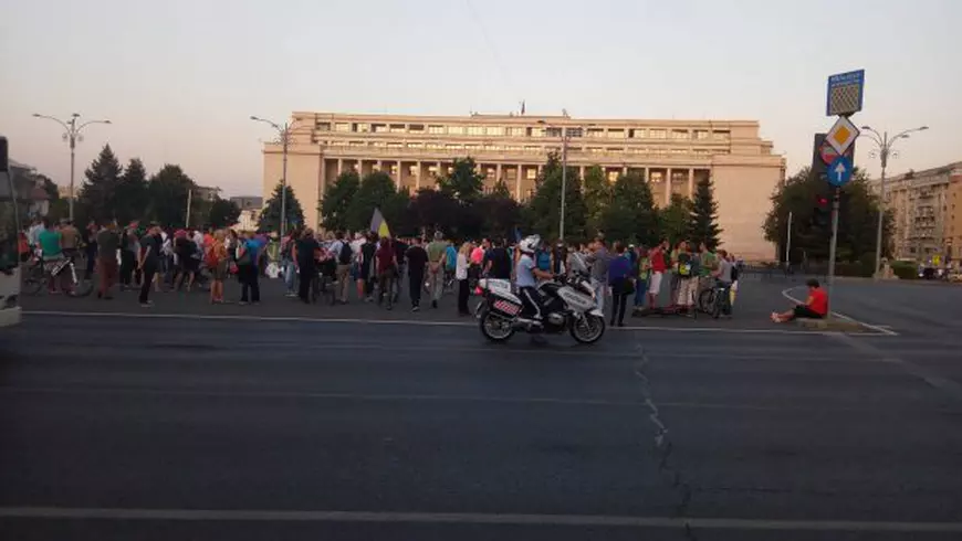 Protest în Piaţa Victoriei pentru Roșia Montană. Peste 200 de persoane s-au adunat vineri seara