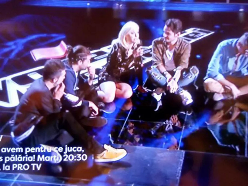 Spectacol unic la Vocea României. Loredana Groza și Chirilă s-au duelat pentru un concurent. Rochia prea scurtă i-a dat de cap artistei