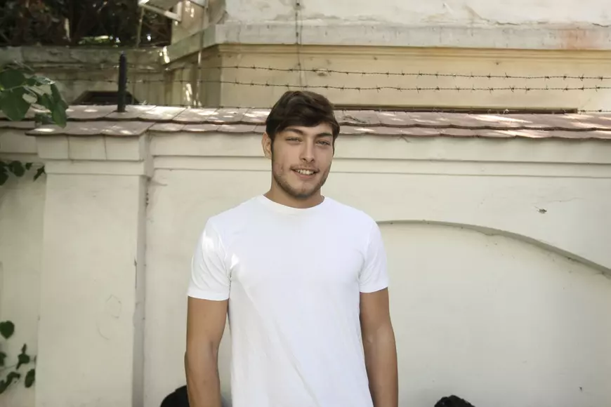 VIDEO EXCLUSIV/ Ilie Dumitrescu Jr., la primul lui rol într-un lungmetraj. ”Tata a înțeles că nu vreau să joc fotbal și m-a susținut să devin actor!”