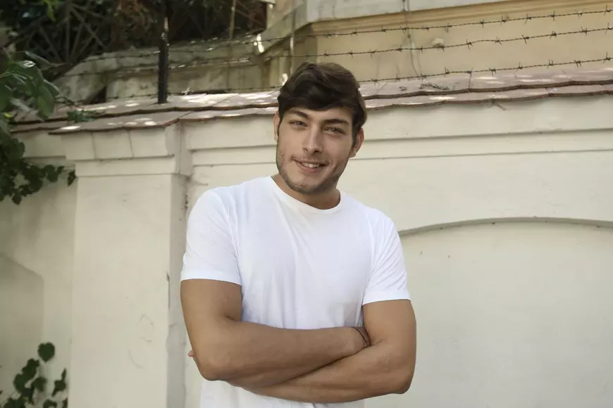 VIDEO EXCLUSIV/ Ilie Dumitrescu Jr., la primul lui rol într-un lungmetraj. ”Tata a înțeles că nu vreau să joc fotbal și m-a susținut să devin actor!”