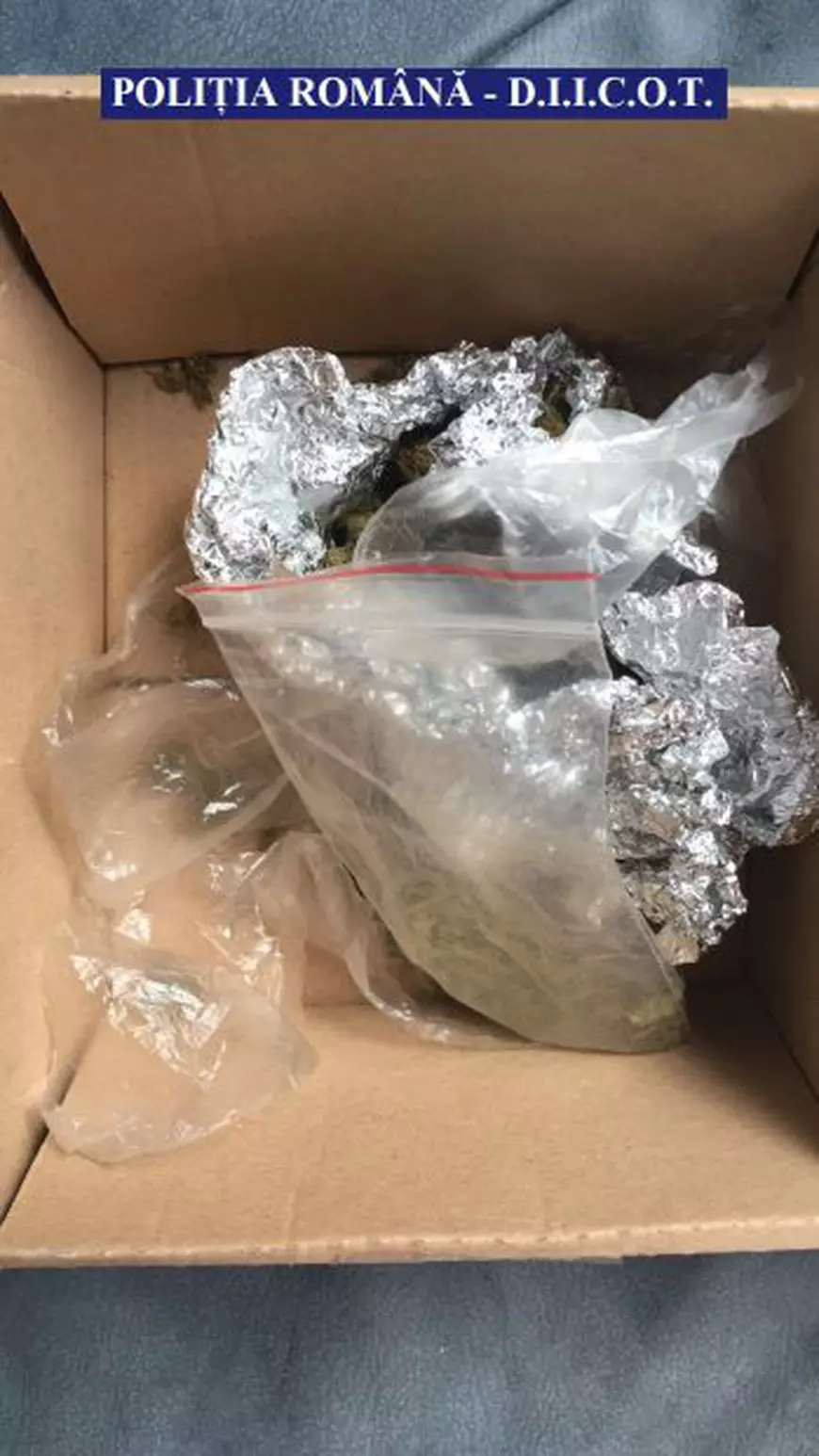 Trei persoane care vindeau cannabis, arestate în Arad