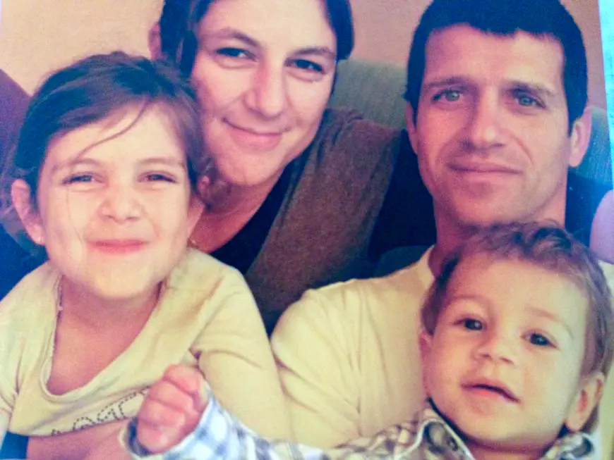 EXCLUSIV/ George Nicolescu, solistul orb, și-a vizitat familia în Spania. ”Nu știu cum arată nepoții mei, dar îi simt!”