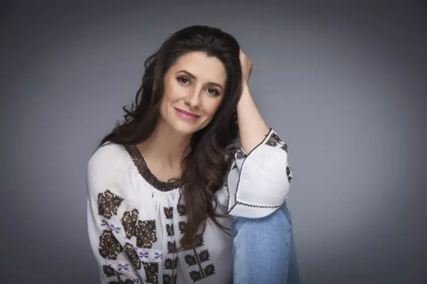 EXCLUSIV/ Iuliana Tudor merge la colindat cu fiul ei: “Avem 5 piese! “