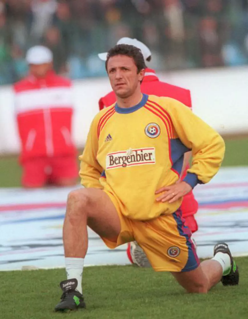 REPORTAJ EXCLUSIV / Nicolas, prima zi la echipa națională a României. Adus cu o mașină de lux, fiul lui Gică Popescu a îmbrăcat tricoul ”Baciului” și a jucat un biliard | VIDEO