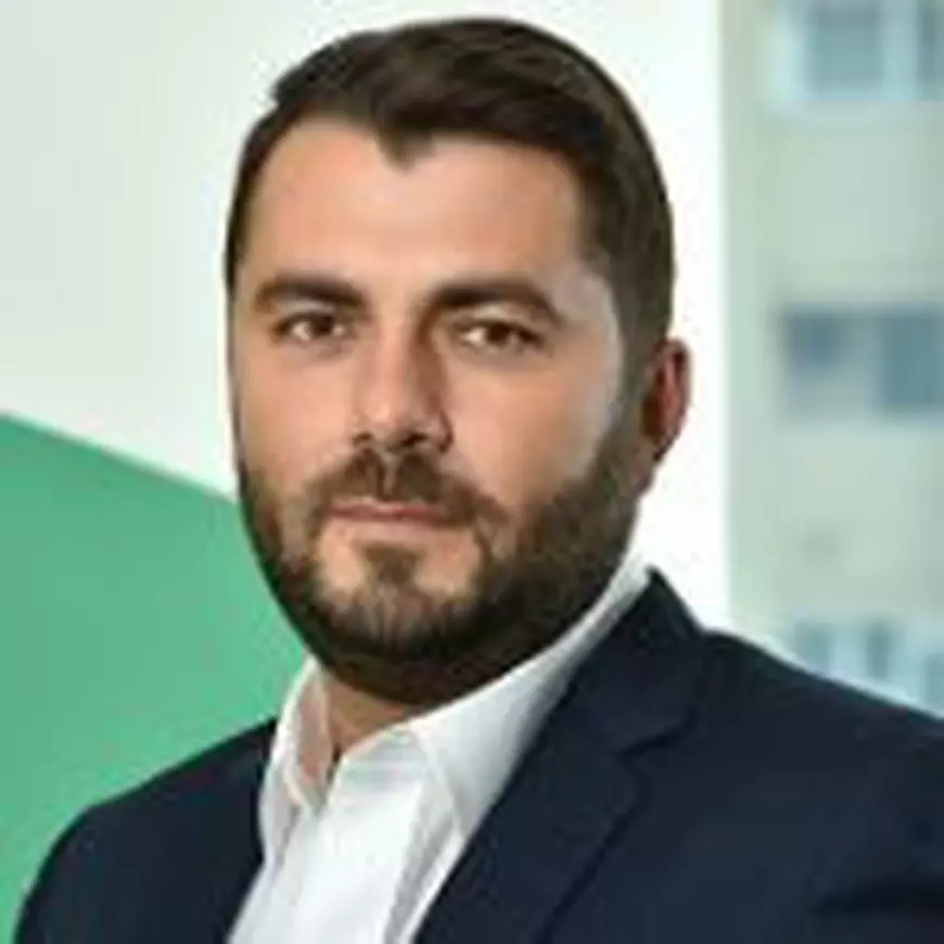 Românii merg la mall pentru mâncare și distracție. Câți bani scot din buzunar în fiecare zi?