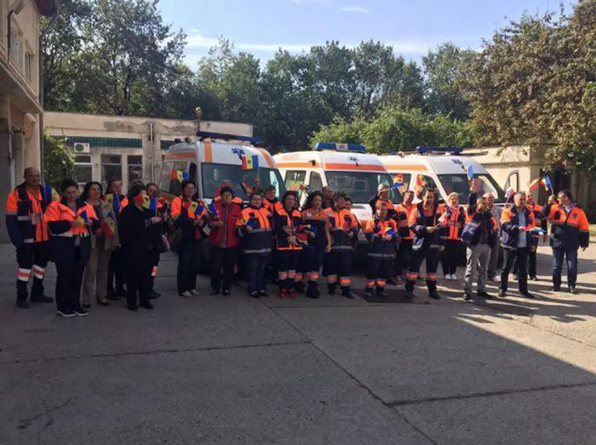 VIDEO/FOTO| Proteste ale ambulanțierilor, nemulțumiți de lipsa de reacție a Guvernului în privința salariilor