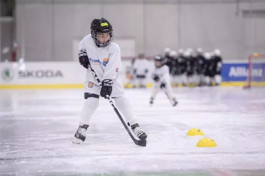 Patinoarul Țiriac-Telekom Arena organizează o nouă selecție de patinaj pentru echipele de juniori la hochei susținute de Simona Halep, Allianz-Țiriac și Skoda