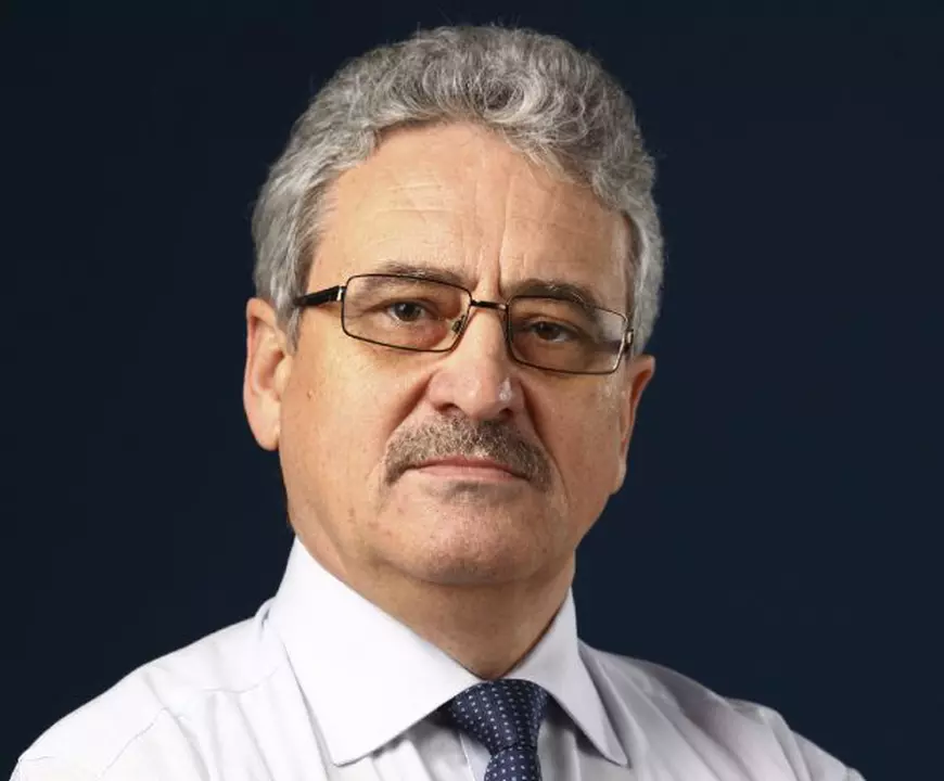 Viață de dascăl în România:  Iese la pensie, dar nu a primit salariile restante din 2011