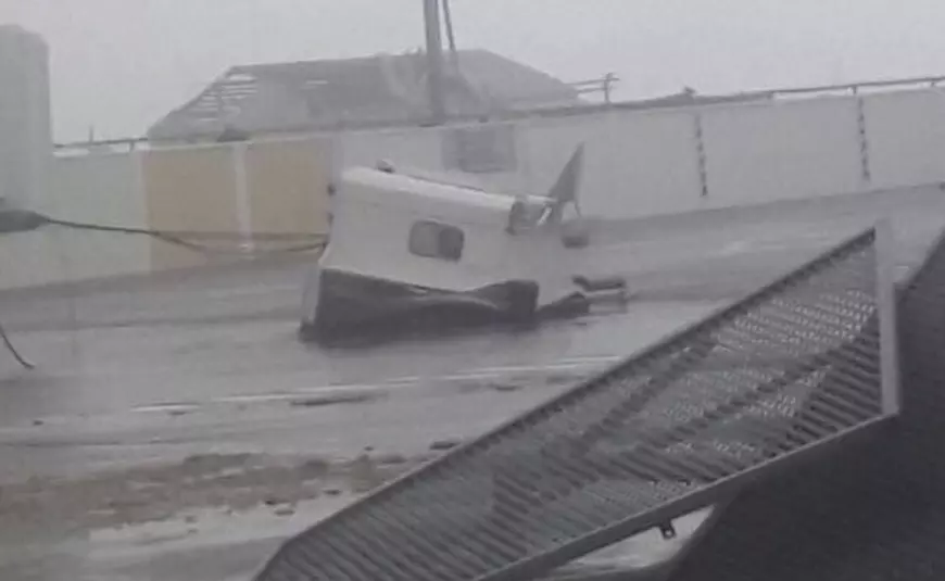 VIDEO | Unul dintre cele mai faimoase aeroporturi din lume, distrus de uraganul Irma
