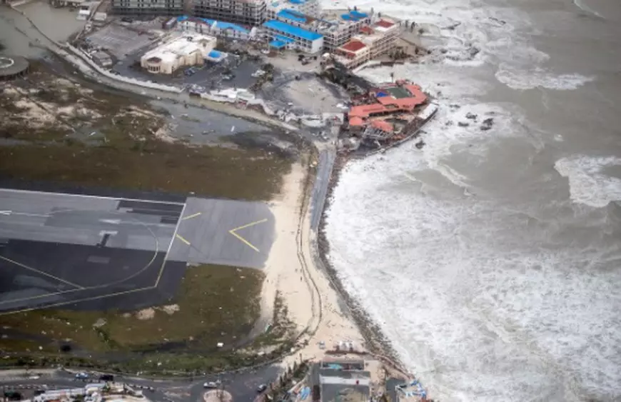 VIDEO | Unul dintre cele mai faimoase aeroporturi din lume, distrus de uraganul Irma