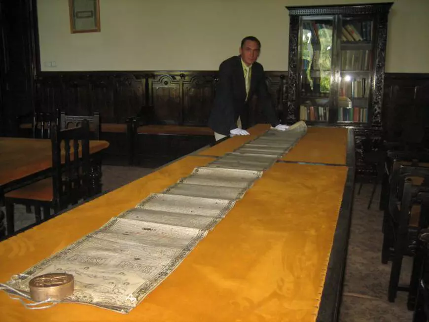 DOCUMENTAR/ Secretele din Arhivele Naționale. Cărți cu blesteme și un hrisov lung de 3,5 metri / VIDEO
