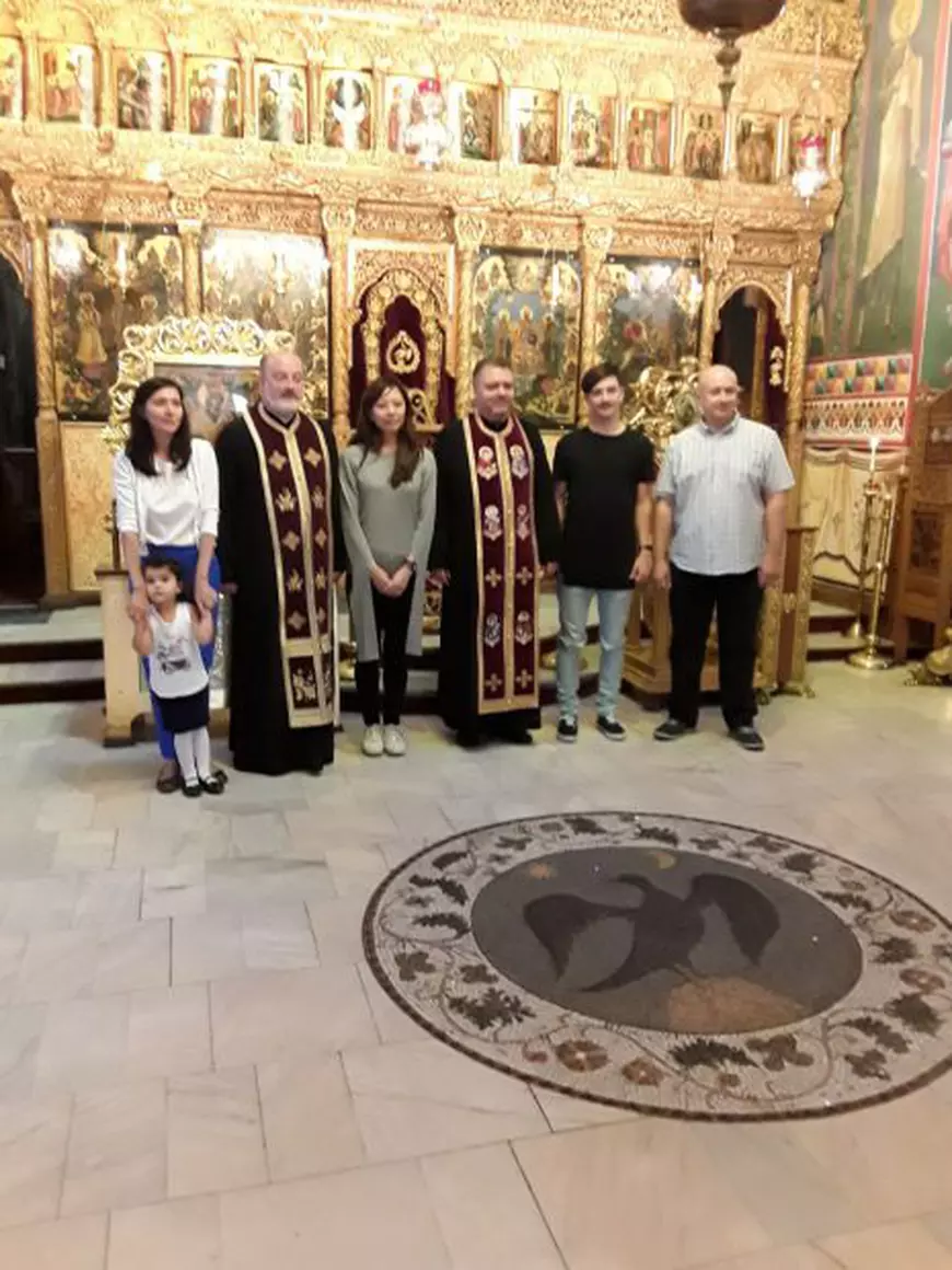 Un arhitect român care lucrează în Japonia s-a căsătorit cu o japoneză care a renunțat la religia ei și a trecut la ortodoxie.