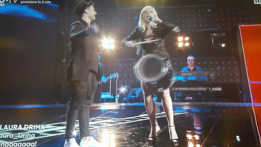 Ipostaza în care nu te-ai fi gândit că o să o vezi pe Loredana. A făcut pe toboşara pentru un concurent