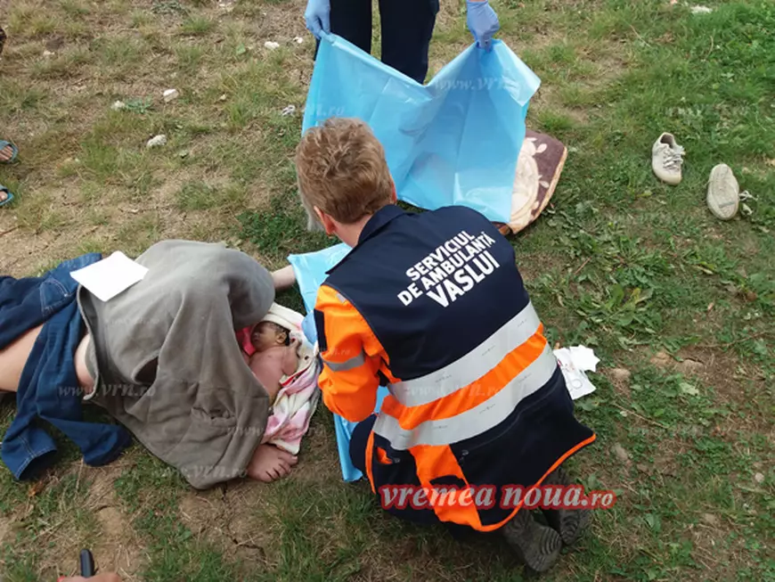 A născut în curtea școlii. S-a întâmplat la Vaslui