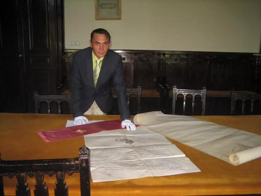 DOCUMENTAR/ Secretele din Arhivele Naționale. Cărți cu blesteme și un hrisov lung de 3,5 metri / VIDEO