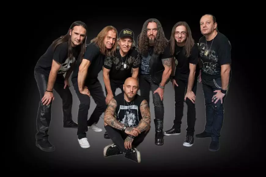 EXCLUSIV/ Cristi Minculescu vrea numele trupei Iris pretinzând că ”e numele lui de botez”