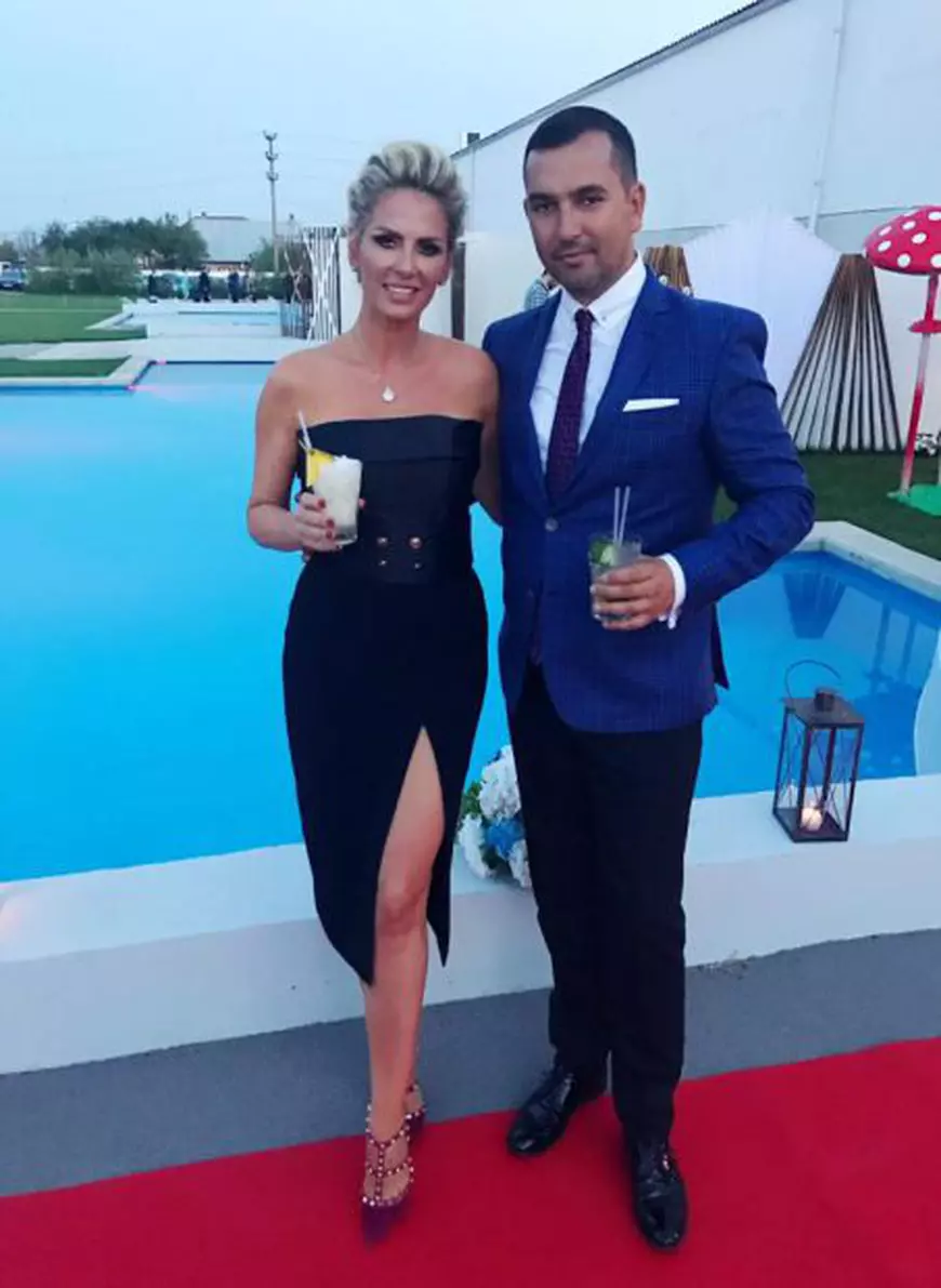 Mesajul Andreei Bănică pentru soțul ei. Artista a făcut senzație la un eveniment. “Ești foarte sexy”