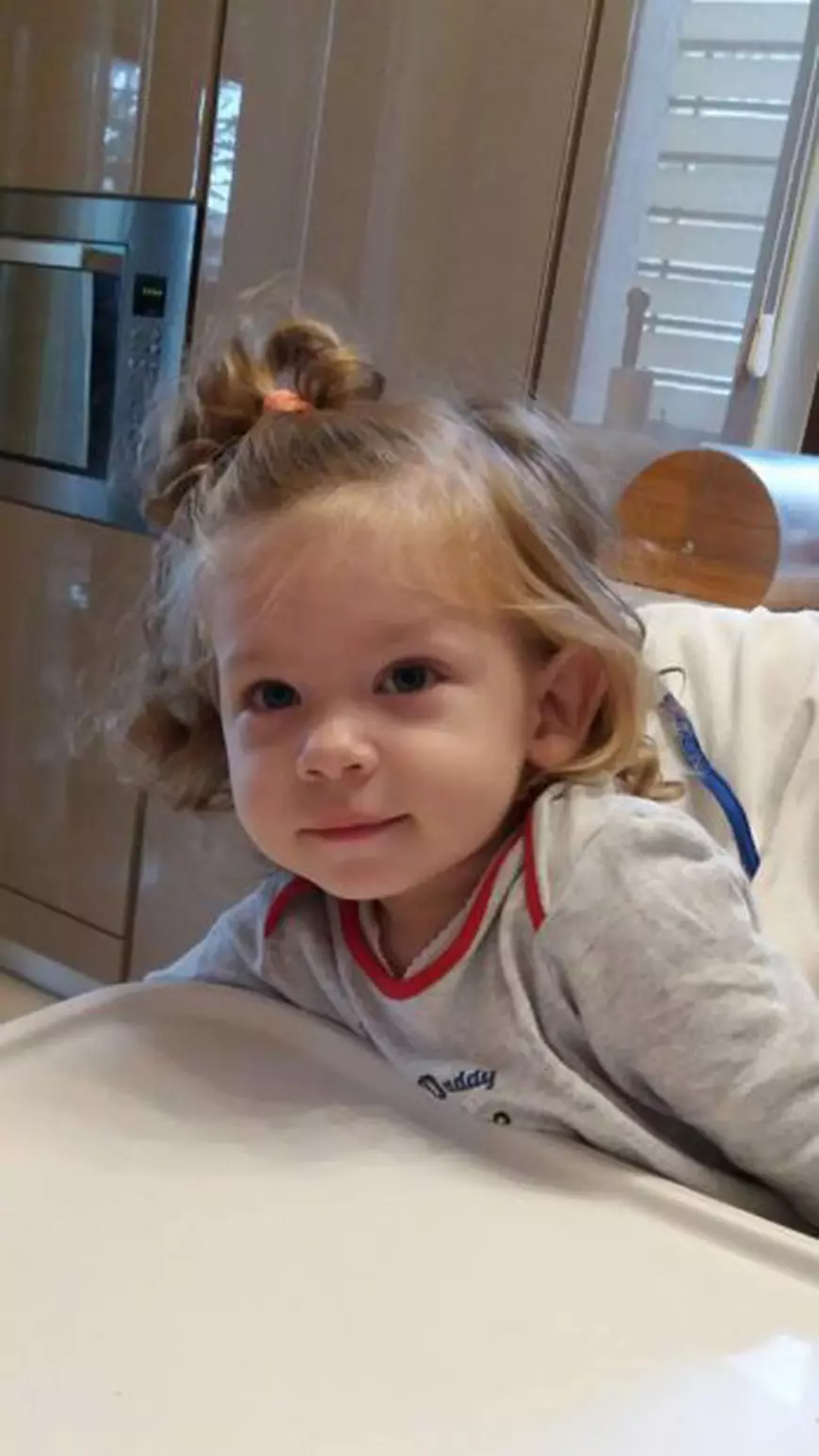 Valentina Pelinel și-a fotografiat băiețelul la primele ore ale dimineții