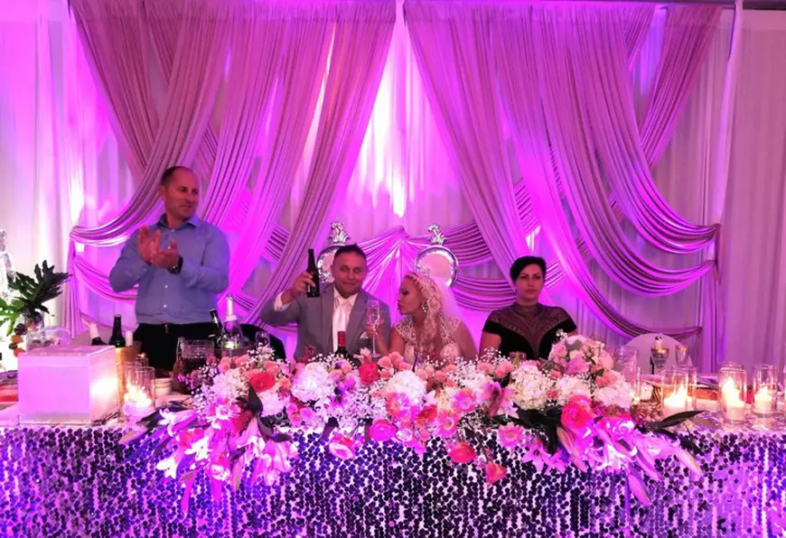 VIDEO EXCLUSIV/Fosta vedeta pop Cristina Darha, alias Unik, s-a căsătorit în weekend, în Chicago. Anamaria Ferentz i-a fost domnișoară de onoare